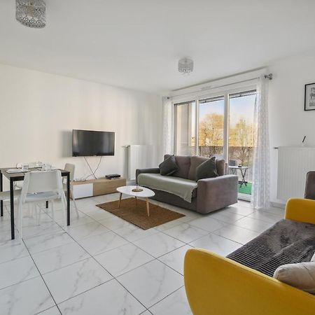 Appartamento Chic Apart With Balcony Near Paris Ivry-sur-Seine Esterno foto