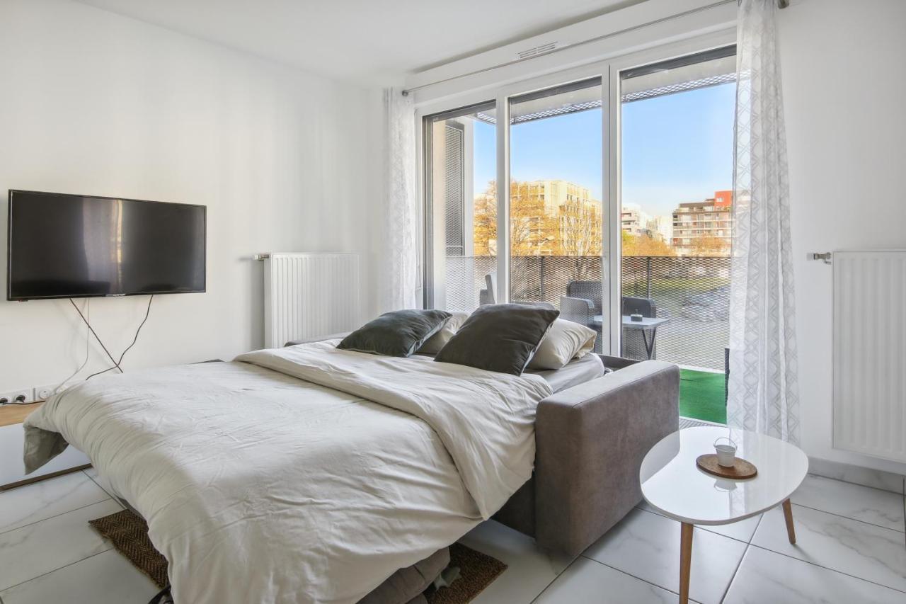 Appartamento Chic Apart With Balcony Near Paris Ivry-sur-Seine Esterno foto