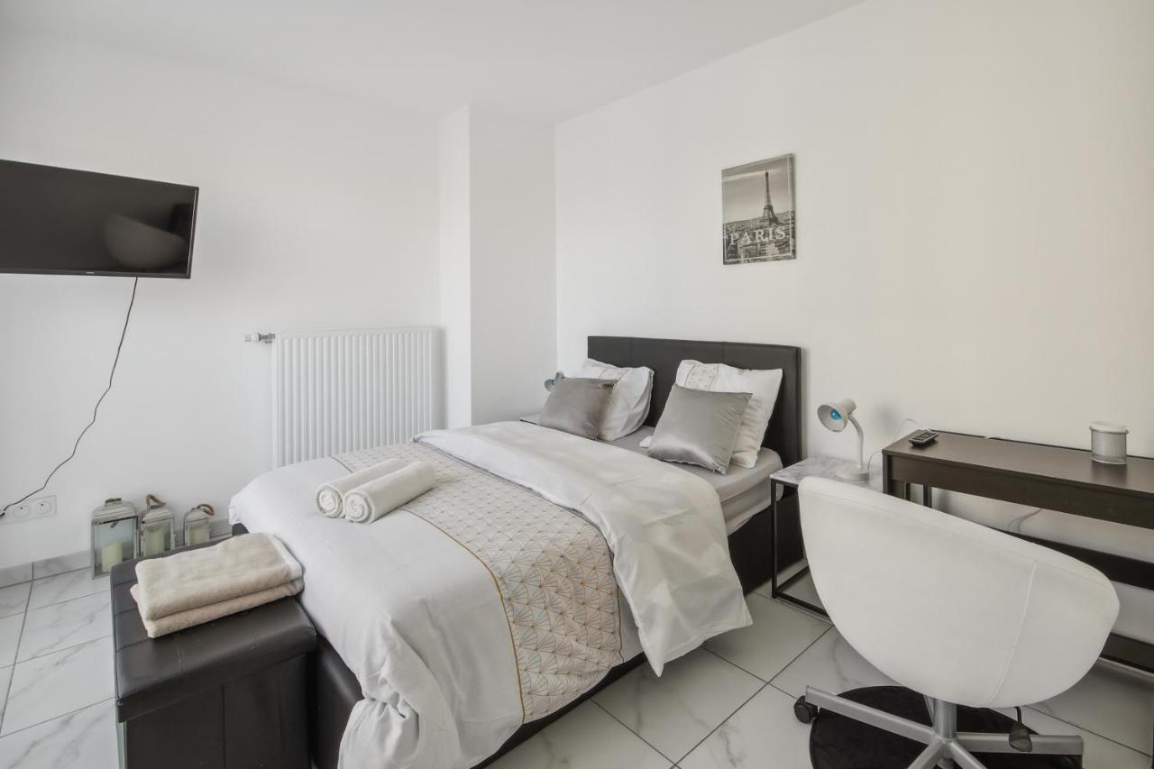 Appartamento Chic Apart With Balcony Near Paris Ivry-sur-Seine Esterno foto
