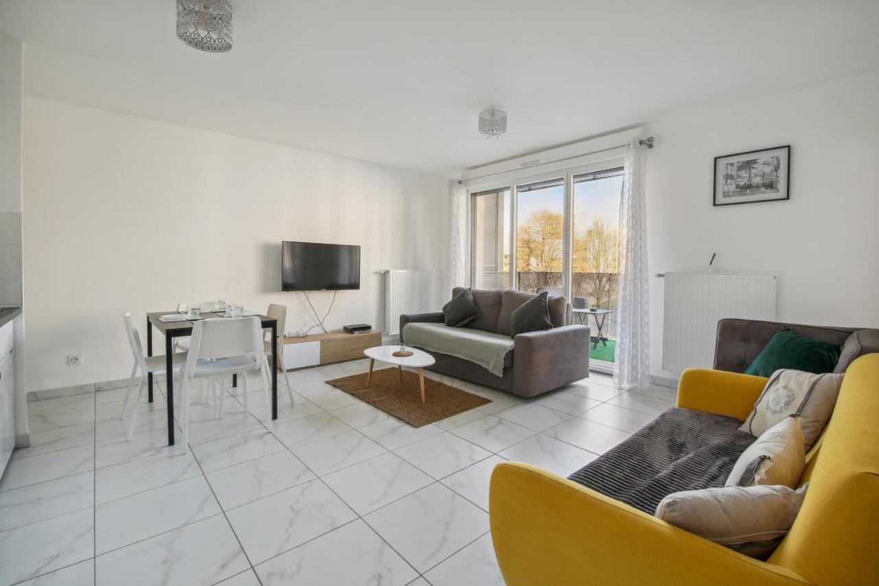 Appartamento Chic Apart With Balcony Near Paris Ivry-sur-Seine Esterno foto