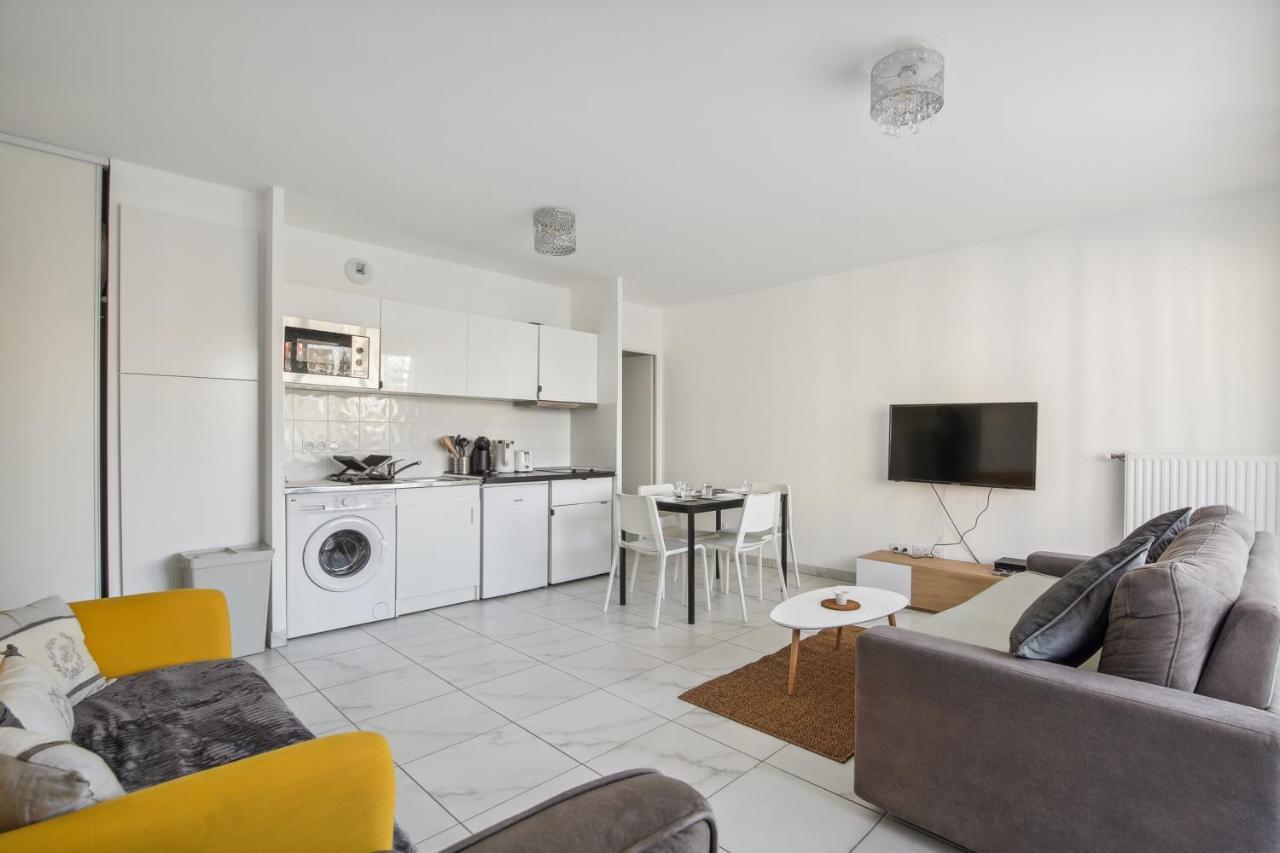 Appartamento Chic Apart With Balcony Near Paris Ivry-sur-Seine Esterno foto